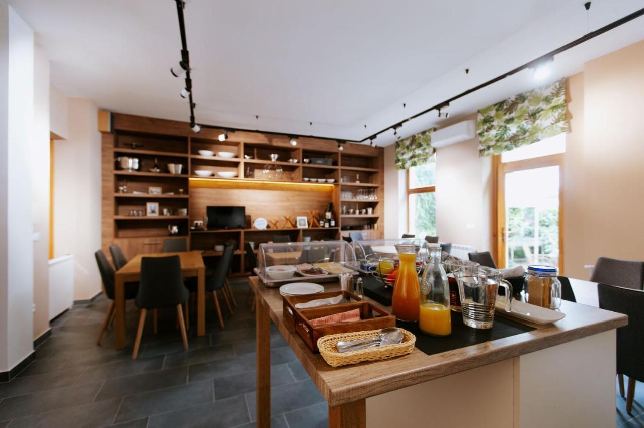Eper Apartman Szeged Esterno foto