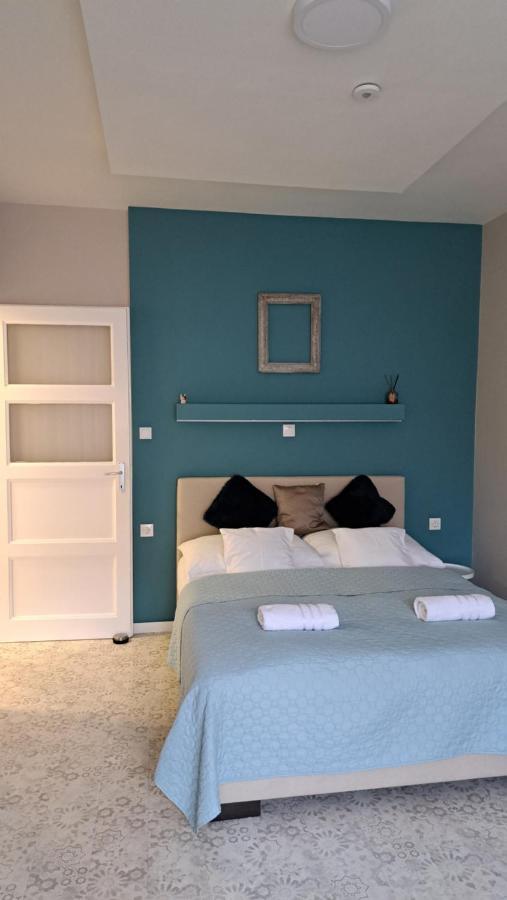 Eper Apartman Szeged Esterno foto